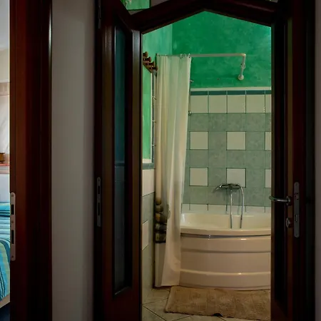 Monica's * Baratili San Pietro